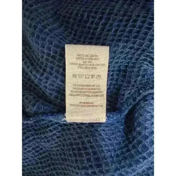 Free people size M blue waffle button up in great pre owned condition - Picture 5 of 5